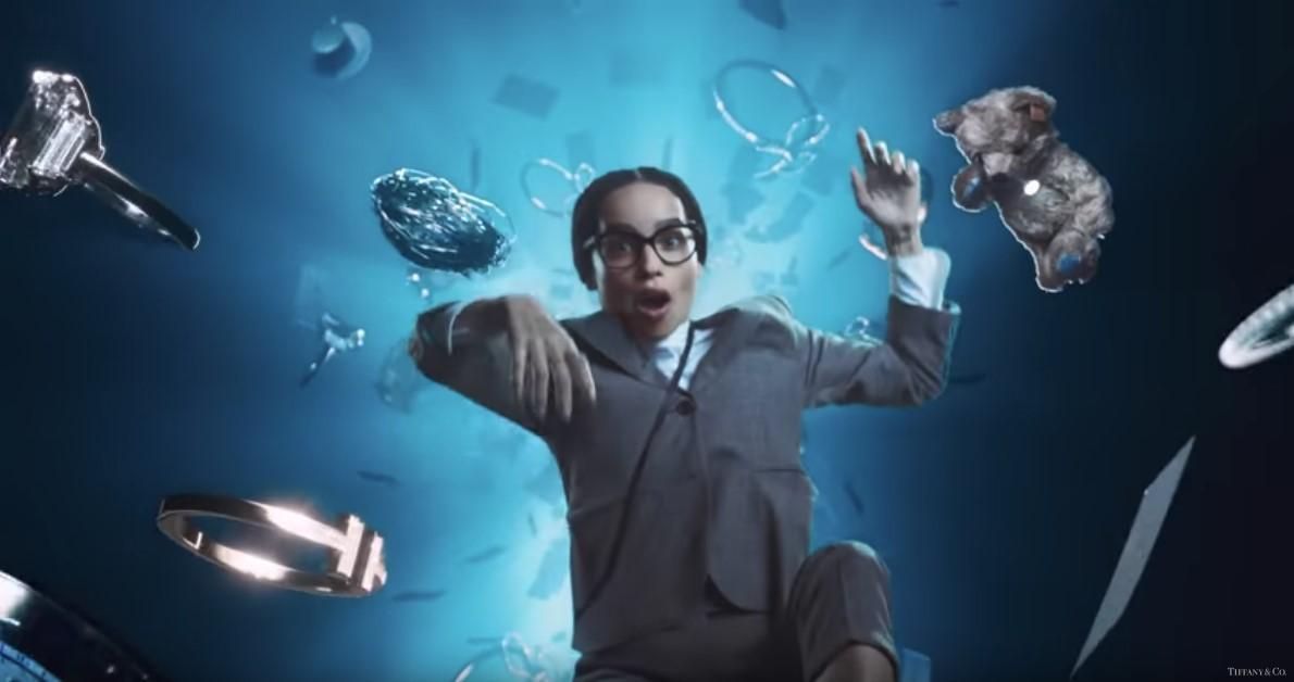 Страна чудес: Зои Кравиц снялась в праздничном ролике Tiffany & Co Страна чудес: Зои Кравиц снялась в праздничном ролике Tiffany & Co