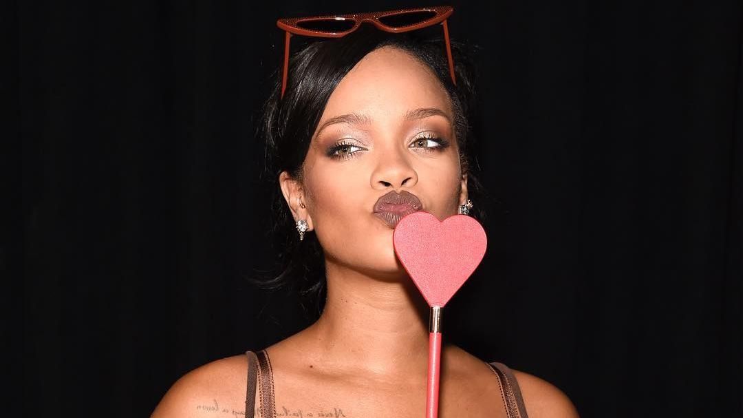 Хакеры показали обнаженную Рианну : горячие фото (18+) Хакеры показали обнаженную Рианну : горячие фото (18+)