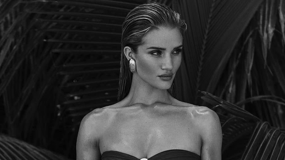 Рози Хантингтон-Уайтли похвасталась своей сексуальной фигурой: соблазнительные фото Рози Хантингтон-Уайтли похвасталась своей сексуальной фигурой: соблазнительные фото