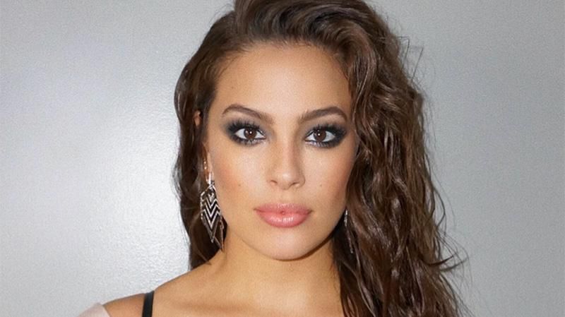 Пышнотелая модель Эшли Грэм показала свою ежедневную тренировку: эффектное видео Пышнотелая модель Эшли Грэм показала свою ежедневную тренировку: эффектное видео