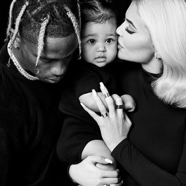 Кайлі Дженнер розчулила мережу сімейними фото з 9-місячною дочкою Кайлі Дженнер розчулила мережу сімейними фото з 9-місячною дочкою