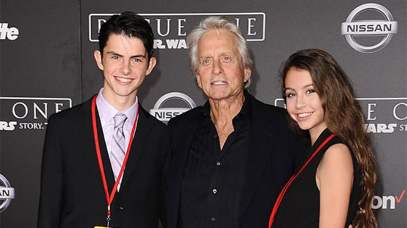 Актер Майкл Дуглас смутил неожиданным заявлением о возможной алкозависимости его детей: детали