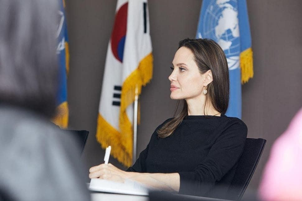 Ряды актеров Голливуда редеют: Анджелина Джоли станет ведущей на BBC Radio Show