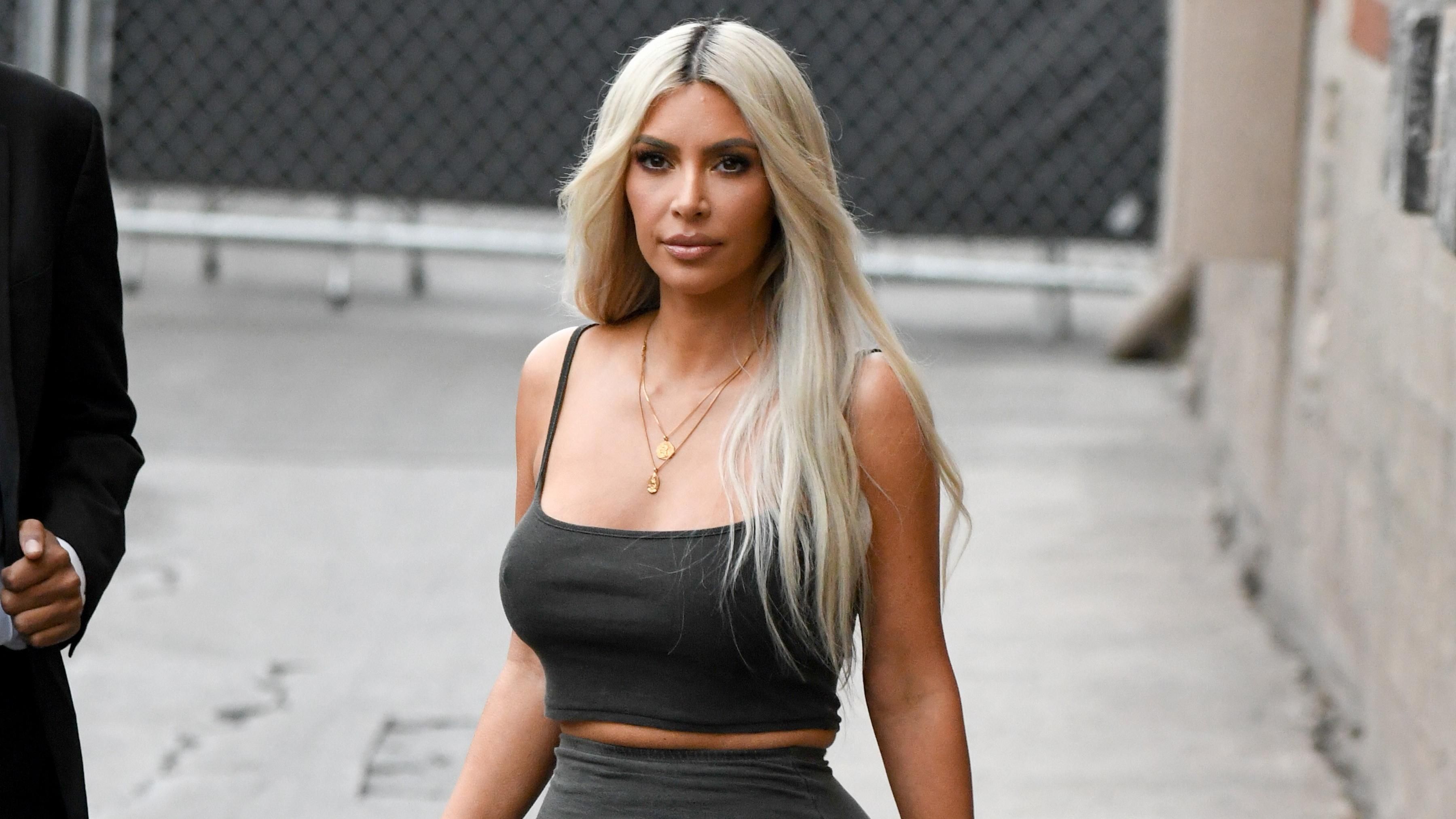 Кім Кардашян дозволила своїй доньці зробити їй макіяж: кумедні фото Кім Кардашян дозволила своїй доньці зробити їй макіяж: кумедні фото