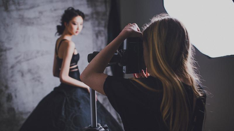 Как выглядеть роскошно на каждом фото: три секрета правильного позирования