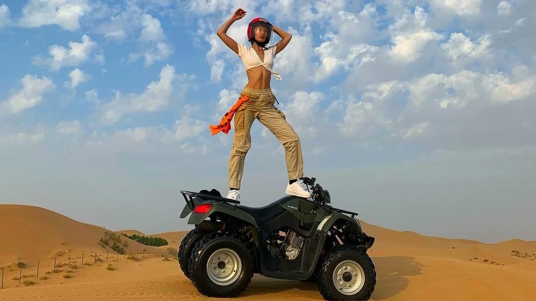 Белла Хадід відсвяткувала День подяки зі своїм коханим в Абу-Дабі: яскраві фото Белла Хадід відсвяткувала День подяки зі своїм коханим в Абу-Дабі: яскраві фото