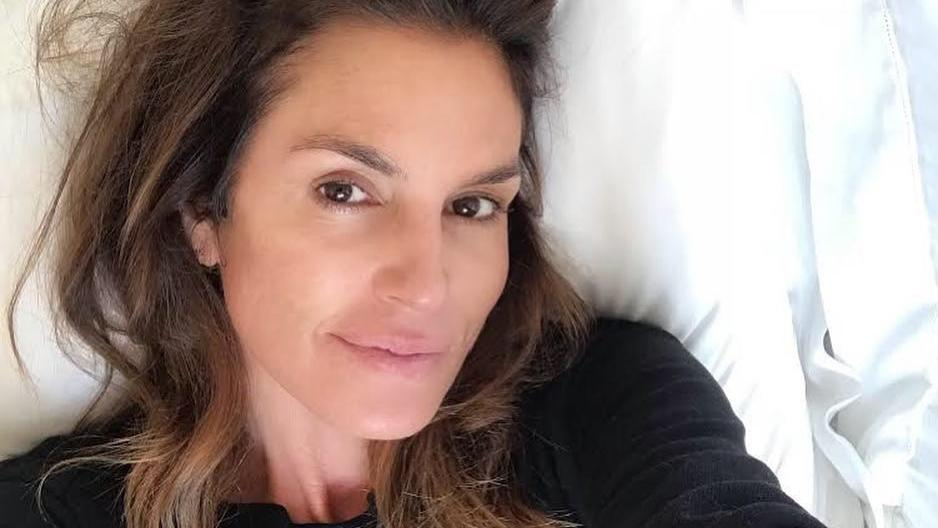 "Без прикрас": Синди Кроуфорд очаровала фанатов домашним фото