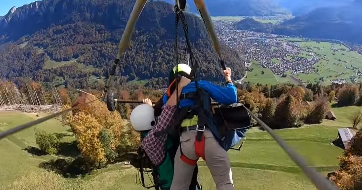 Смертельний політ: непристебнутий турист на дельтаплані пролетів на висоті 1000 метрів – відео Смертельний політ: непристебнутий турист на дельтаплані пролетів на висоті 1000 метрів – відео