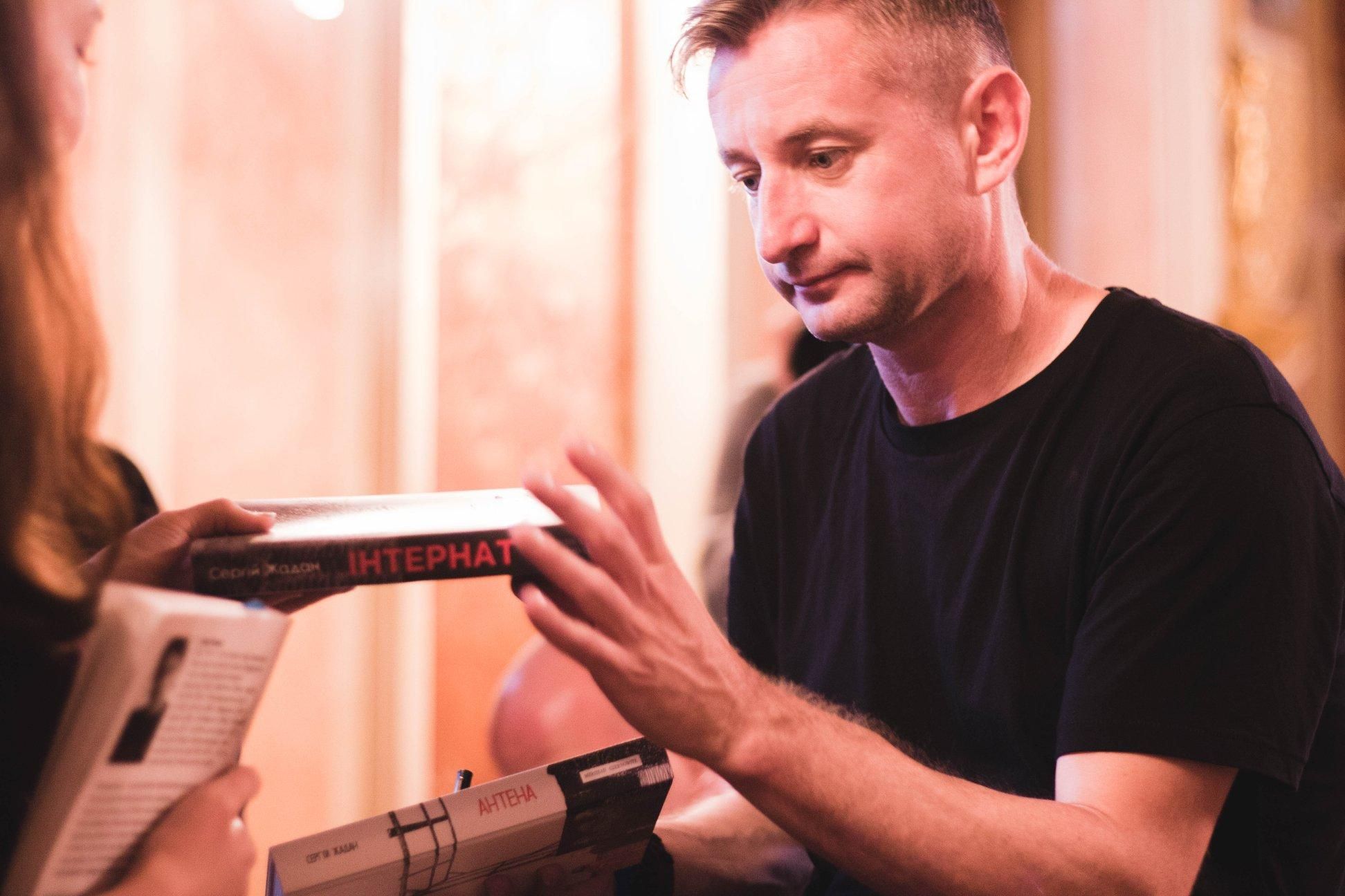 Костенко, Жадан і Забужко: кого з сучасних письменників знають і читають українці Костенко, Жадан і Забужко: кого з сучасних письменників знають і читають українці