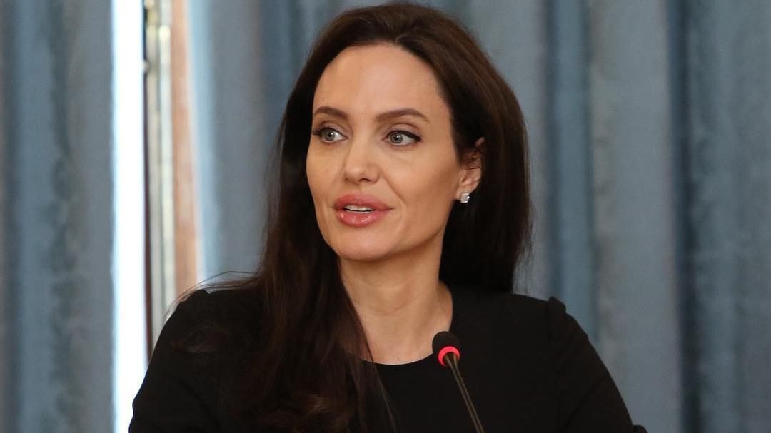 Брат Анджеліни Джолі неочікувано підставив сестру: інтригуючі деталі Брат Анджеліни Джолі неочікувано підставив сестру: інтригуючі деталі