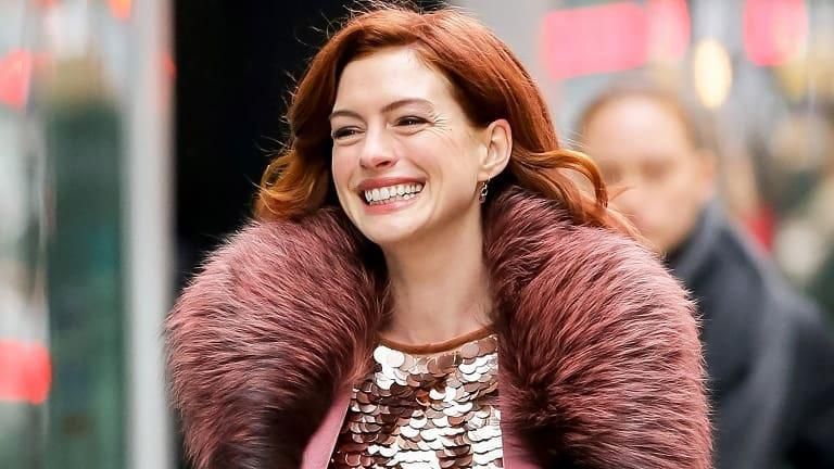 Рудоволоса та на велосипеді: Енн Гетевей знімається у новому серіалі "Сучасна любов" Рудоволоса та на велосипеді: Енн Гетевей знімається у новому серіалі "Сучасна любов"