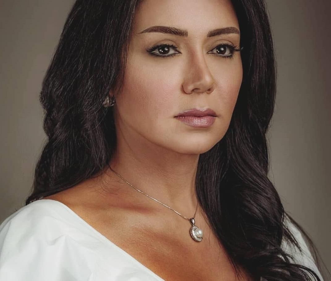 В Єгипті акторка може потрапити за ґрати через відверту сукню: фото В Єгипті акторка може потрапити за ґрати через відверту сукню: фото