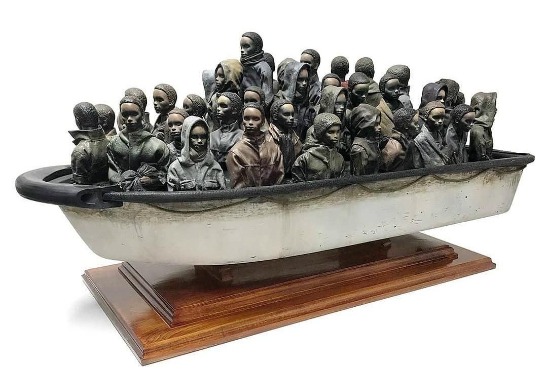 Бенксі розіграє в онлайн-лотереї нову скульптуру, гроші з якою підуть на допомогу біженцям