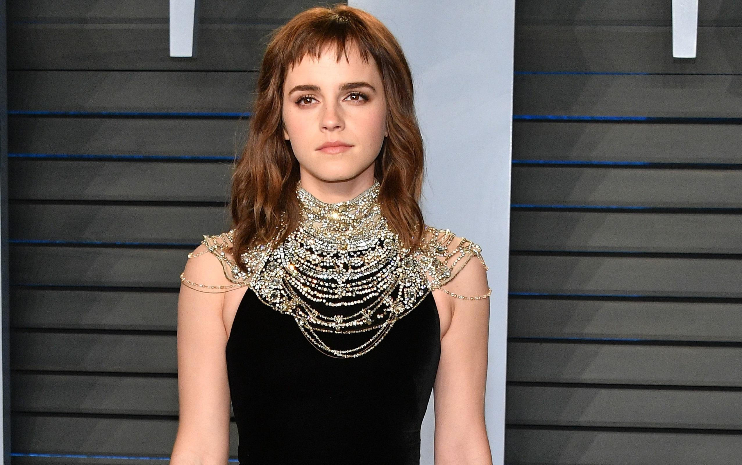 Британская элегантность: Эмма Уотсон очаровала сеть соблазнительными черно-белыми фото