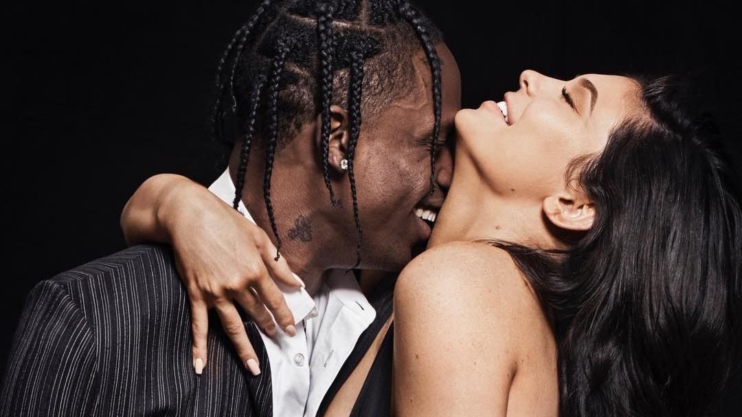 Кайлі Дженнер натякнула на заручини зі своїм коханим Тревісом Скоттом: фотофакт Кайлі Дженнер натякнула на заручини зі своїм коханим Тревісом Скоттом: фотофакт