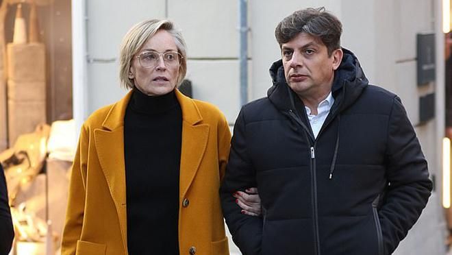 60-річна Шерон Стоун закрутила новий роман з молодшим на десять років італійцем: фотодоказ 60-річна Шерон Стоун закрутила новий роман з молодшим на десять років італійцем: фотодоказ