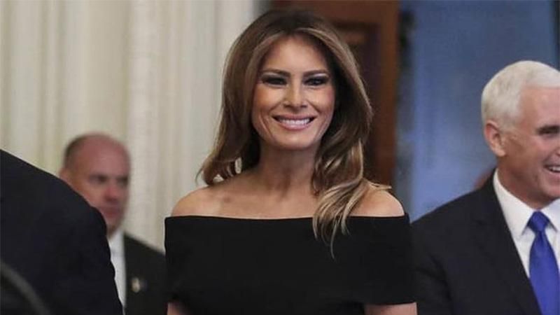 Меланія Трамп у розкішній сукні відзначила Хануку: ефектні фото Меланія Трамп у розкішній сукні відзначила Хануку: ефектні фото
