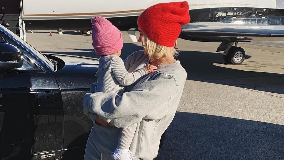 Кайли Дженнер показала стильный family look с дочкой: трогательные фото Кайли Дженнер показала стильный family look с дочкой: трогательные фото