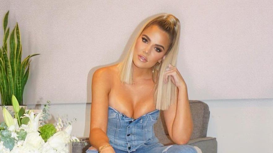 Хлои Кардашян похвасталась плоским животом после родов: горячие фото