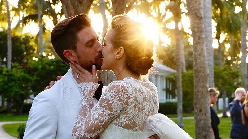 Звезда сериала "Стрела" Кэти Кэссиди вышла замуж: первые фото с церемонии
