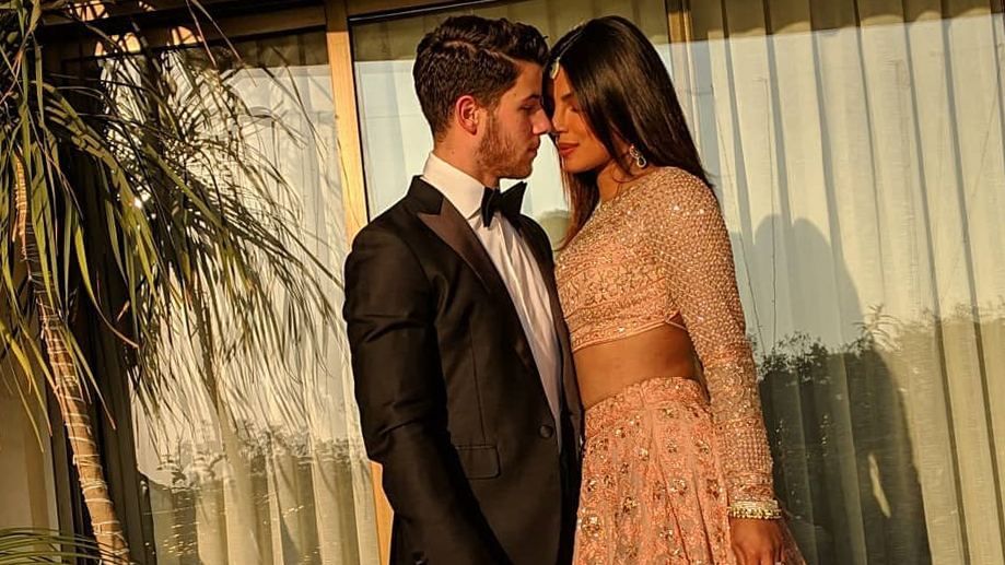 Приянка Чопра и Ник Джонас снова гуляют на индийской свадьбе: яркие фото Приянка Чопра и Ник Джонас снова гуляют на индийской свадьбе: яркие фото