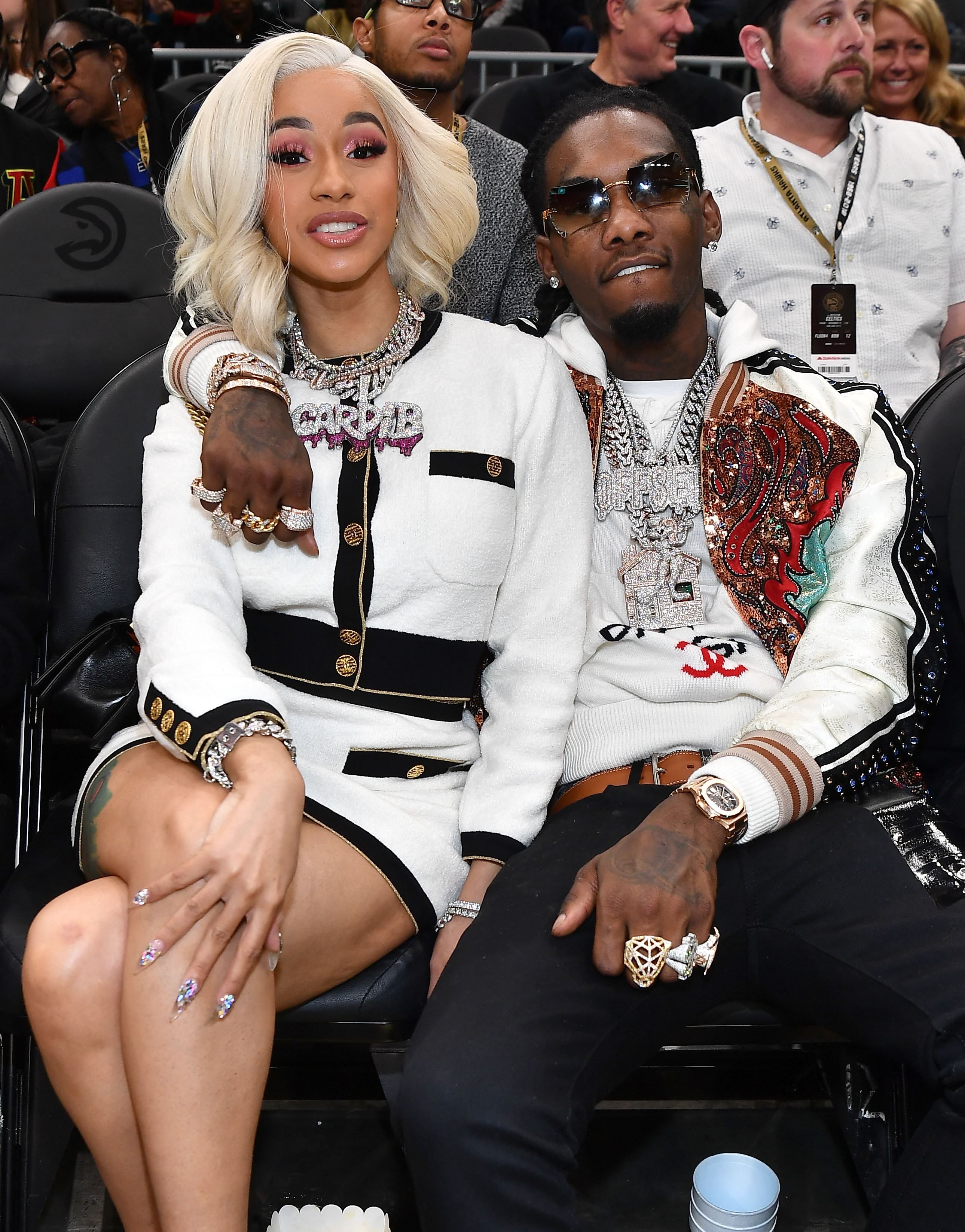 "Я не спал с этой девушкой": муж Cardi B публично просит прощения за вероятную измену "Я не спал с этой девушкой": муж Cardi B публично просит прощения за вероятную измену