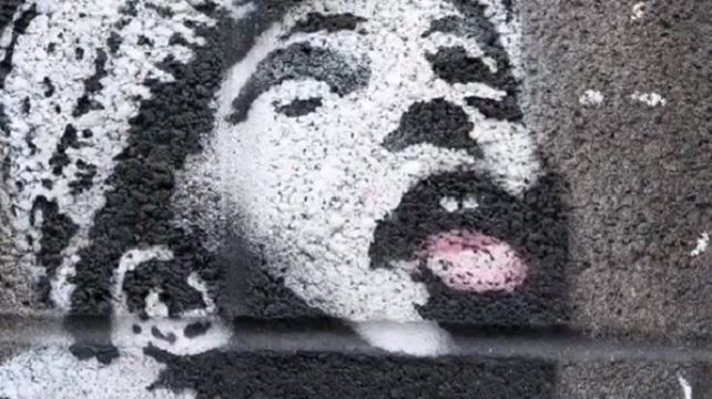 Уличный художник Бэнкси создал новый шедевр: фото и видео