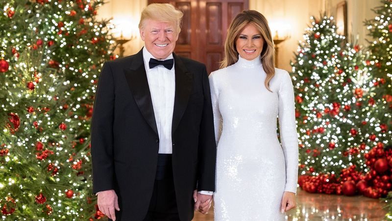 Дональд и Мелания Трамп устроили закрытую рождественскую вечеринку: первые фото