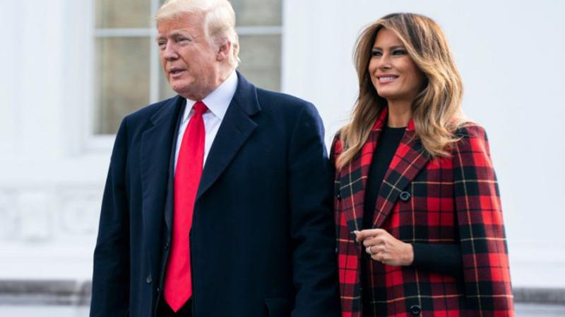 Напряжение и страх: рождественская открытка Дональда и Мелании Трамп выдала секреты супругов