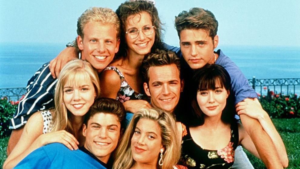 "Беверли-Хиллз, 90210" возвращается: звезды сериала 90-х снимутся в римейке