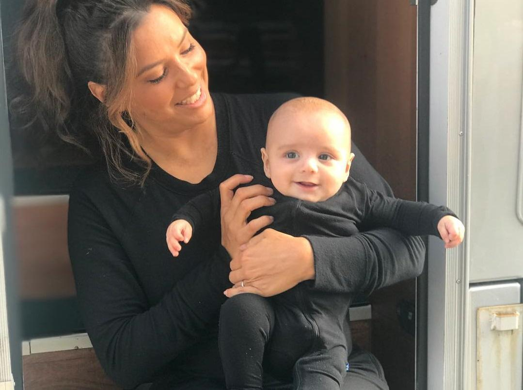 Мамочка Ева Лонгория поздравила сына с полугодием: трогательное фото