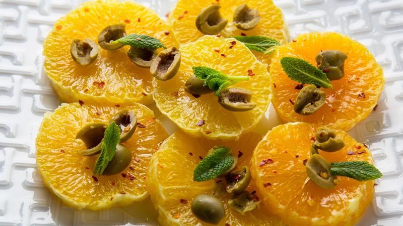 Апельсины с оливками и чили: рецепт новогодней закуски