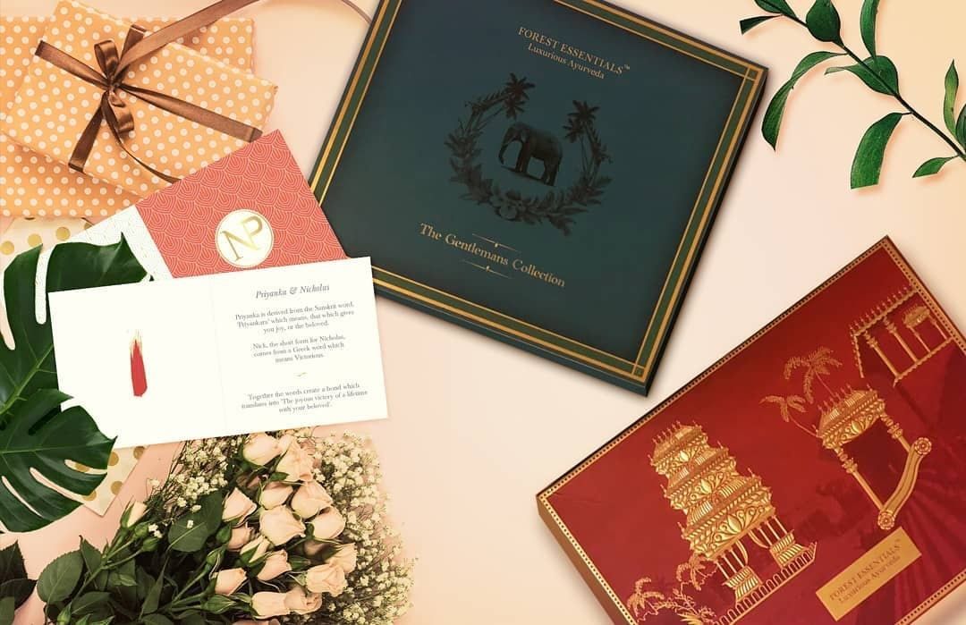 Изысканность и роскошь: как выглядели свадебные приглашения Приянки Чопры