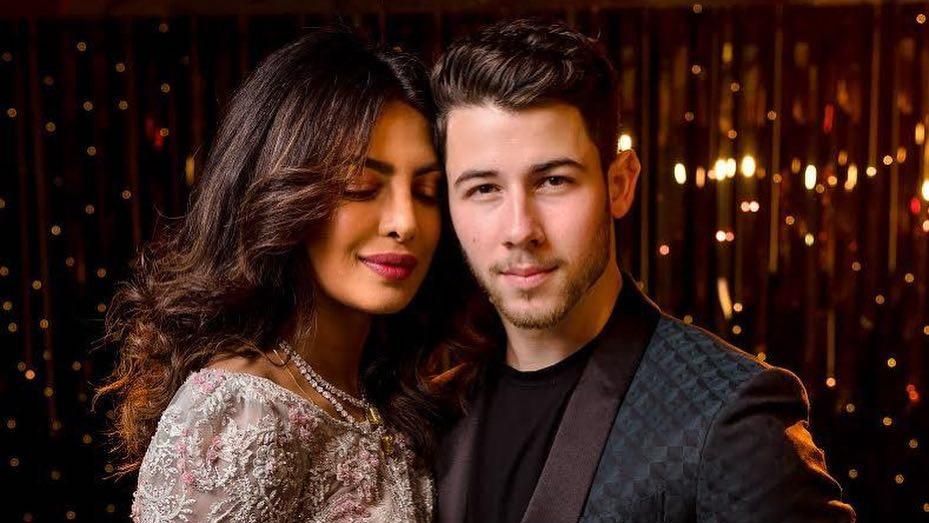 Приянка Чопра удивила сеть очередным свадебным платьем: яркие фото Приянка Чопра удивила сеть очередным свадебным платьем: яркие фото