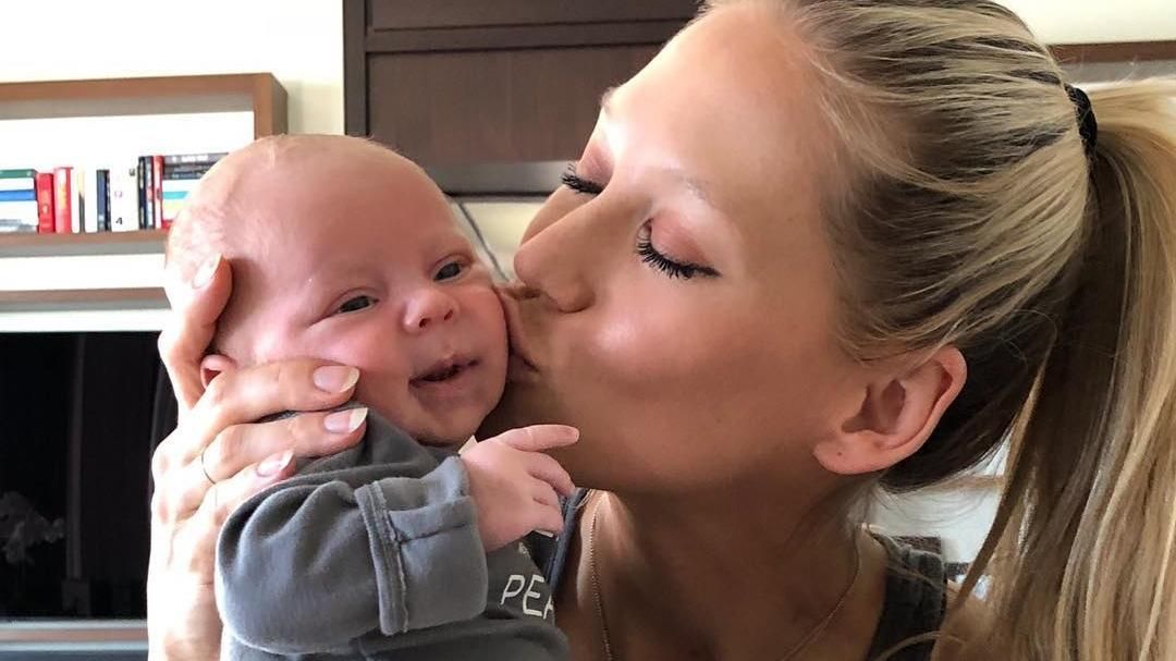 Дружина Енріке Іглесіаса показала зворушливі кадри з їхнім сином: відео Дружина Енріке Іглесіаса показала зворушливі кадри з їхнім сином: відео