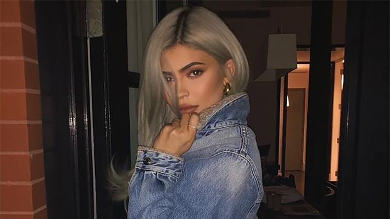 Кайли Дженнер обнажила спину в нежной фотосессии украинки