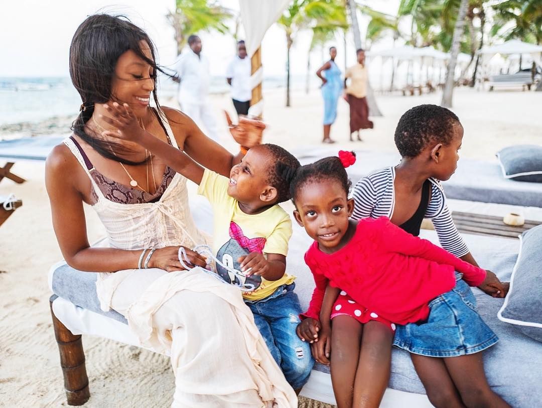 Наоми Кэмпбелл удивила образом в фотосессии в Гане: трогательные снимки