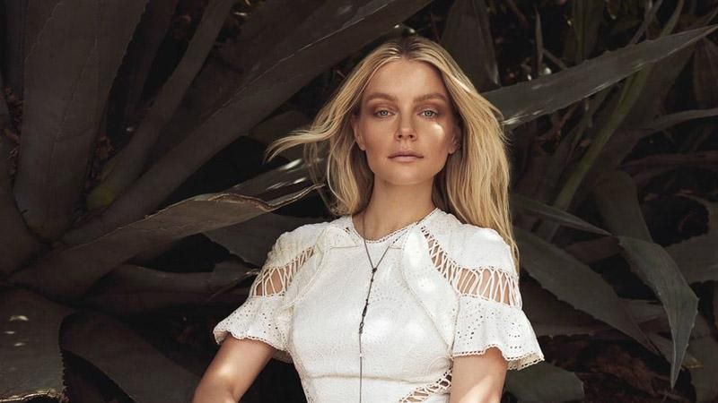 Модель Джессика Стэм выходит замуж: первое фото с помолвки Модель Джессика Стэм выходит замуж: первое фото с помолвки