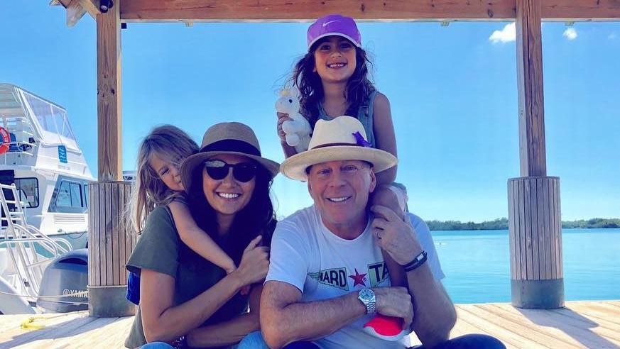 П'ять дочок Брюса Вілліса на одному фото: зворушливий знімок П'ять дочок Брюса Вілліса на одному фото: зворушливий знімок