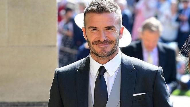 Яркие тени и зеленые татуировки: Дэвид Бекхэм снялся в провокационной фотосессии Яркие тени и зеленые татуировки: Дэвид Бекхэм снялся в провокационной фотосессии