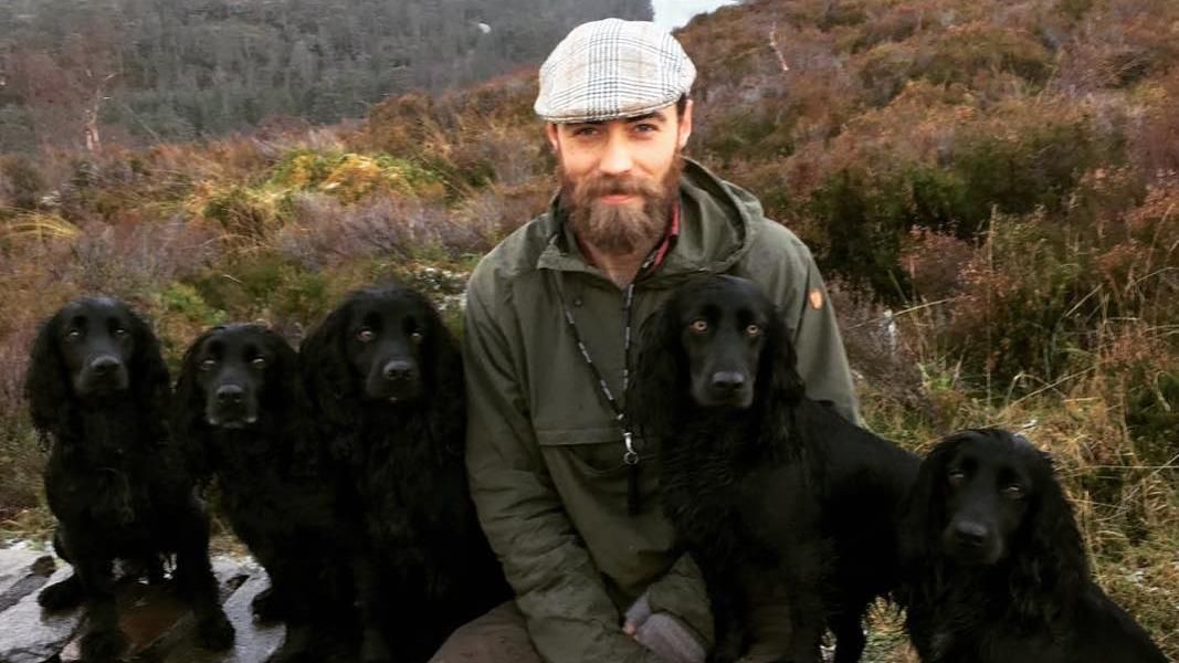 Рибальство, дев'ять собак і сільські вбрання: який стиль життя обрав рідний брат Кейт Міддлтон Рибальство, дев'ять собак і сільські вбрання: який стиль життя обрав рідний брат Кейт Міддлтон