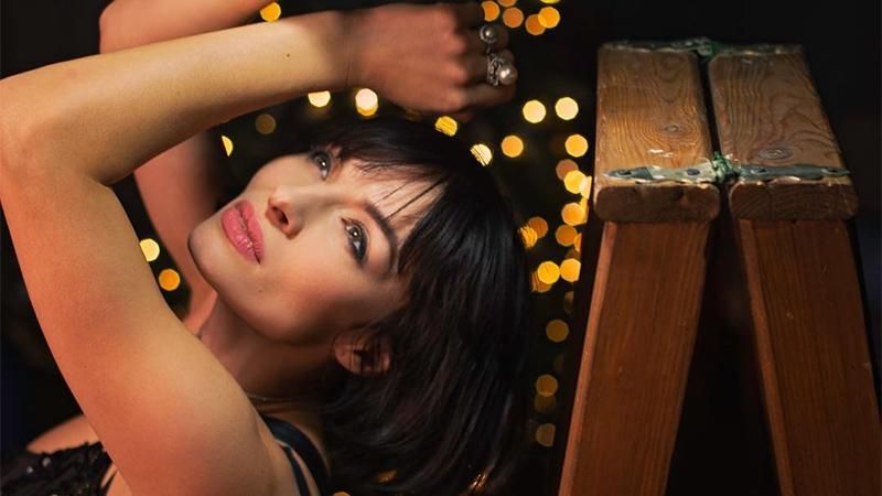 Надія Мейхер підкреслила пишні форми мереживним топом: гарячі фото Надія Мейхер підкреслила пишні форми мереживним топом: гарячі фото