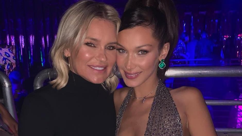 Белла Хадід зворушливо привітала маму з днем народження і поділилася дитячими фото Белла Хадід зворушливо привітала маму з днем народження і поділилася дитячими фото