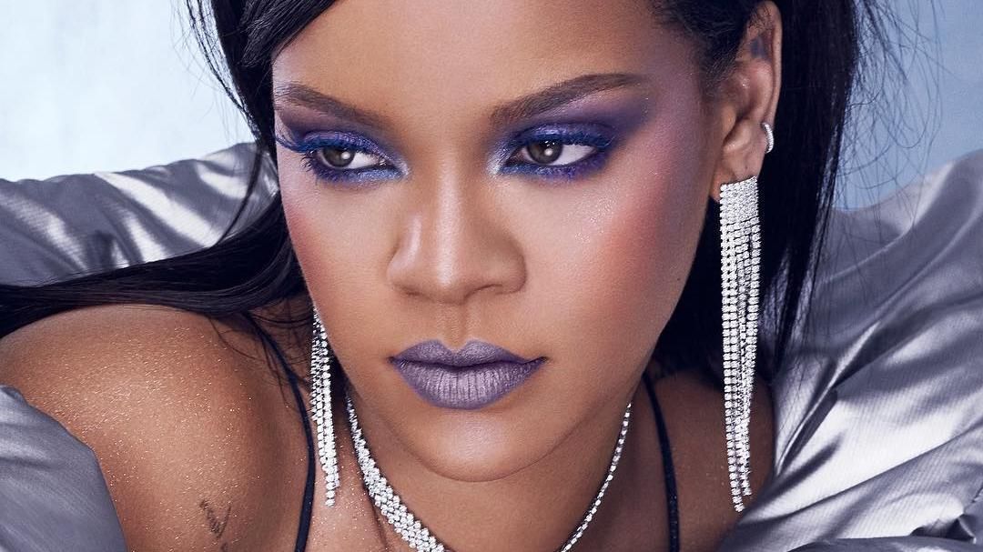 Зірки визнали неон новим б'юті-трендом 2019 року Зірки визнали неон новим б'юті-трендом 2019 року