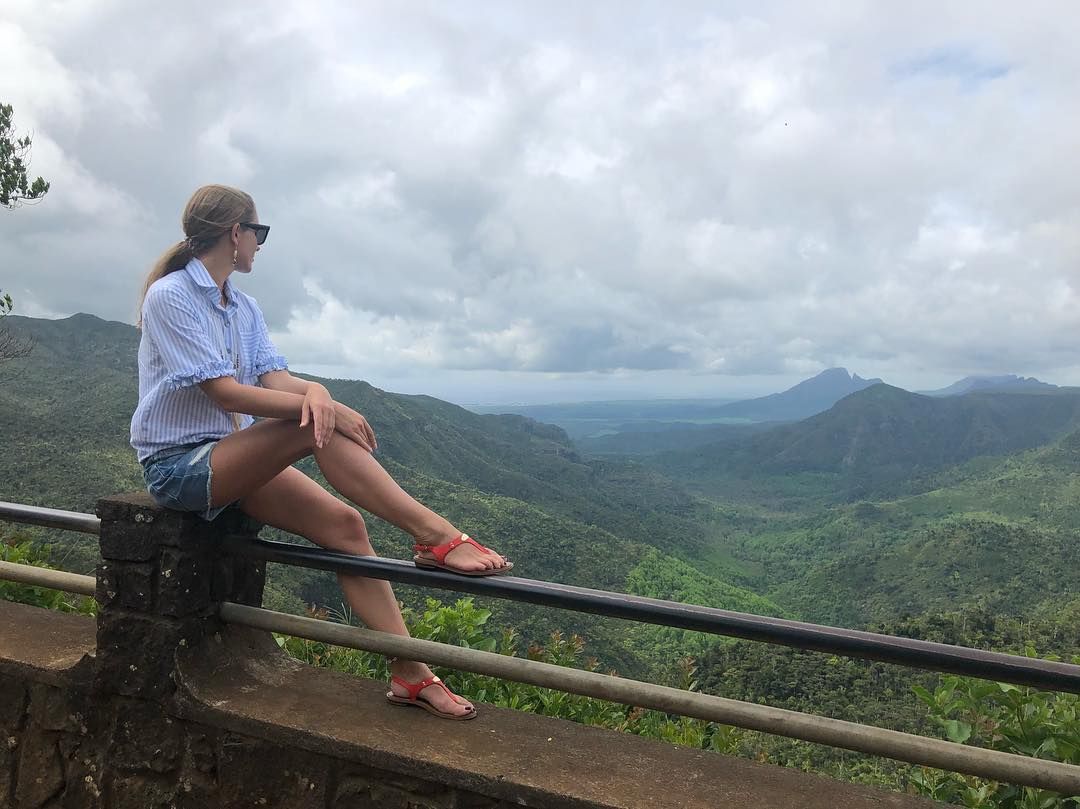 Катя Осадчая похвасталась стройной фигурой на маврикийском пляже: сказочные фото Катя Осадчая похвасталась стройной фигурой на маврикийском пляже: сказочные фото