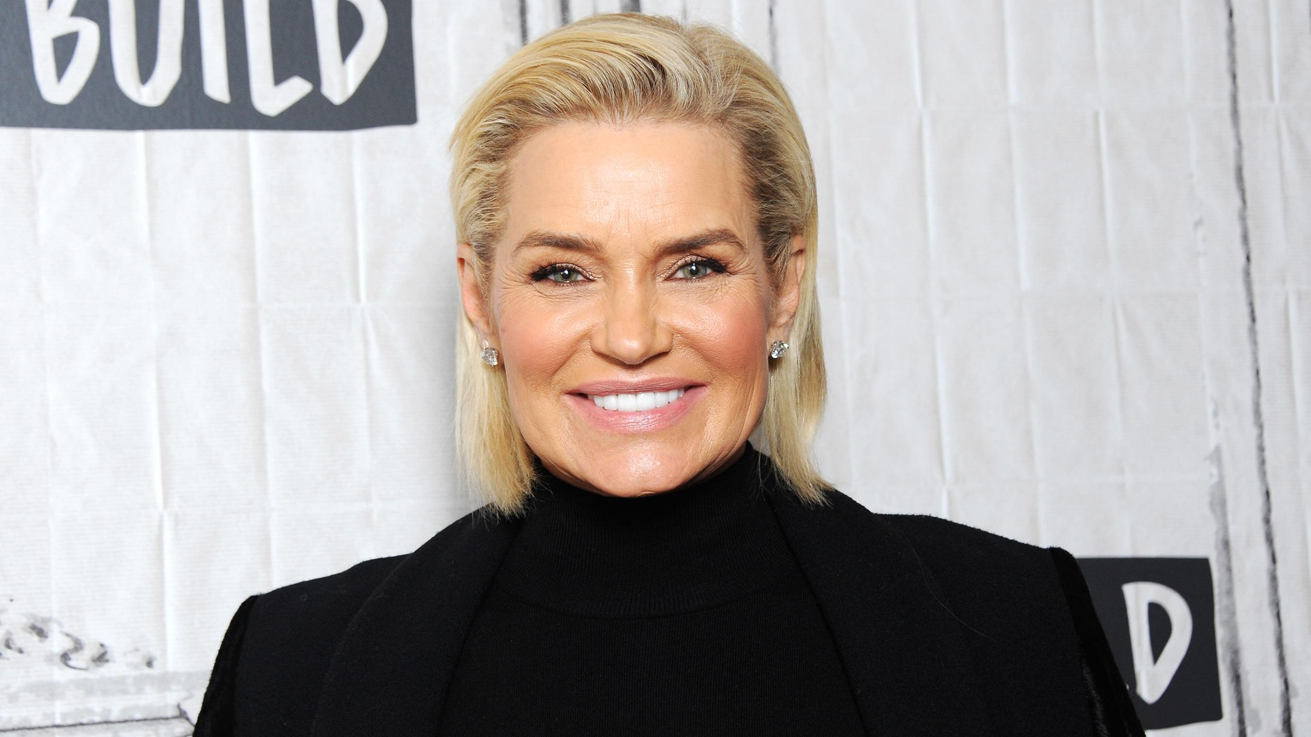 "Эти токсичные материалы чуть не убили меня": Иоланда Хадид избавилась от имплантов и филлеров