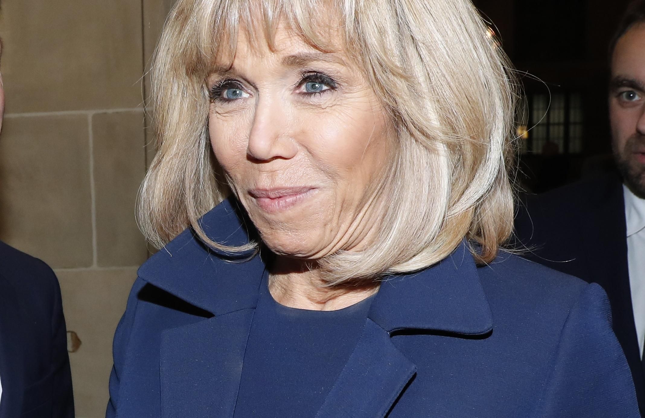 Total blue look: Бріджит Макрон вперше вийшла на публіку у 2019 році – фото Total blue look: Бріджит Макрон вперше вийшла на публіку у 2019 році – фото