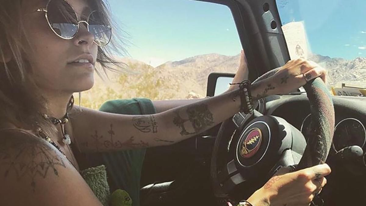 "Я скоро вернусь": дочь Майкла Джексона прокомментировала свою госпитализацию "Я скоро вернусь": дочь Майкла Джексона прокомментировала свою госпитализацию