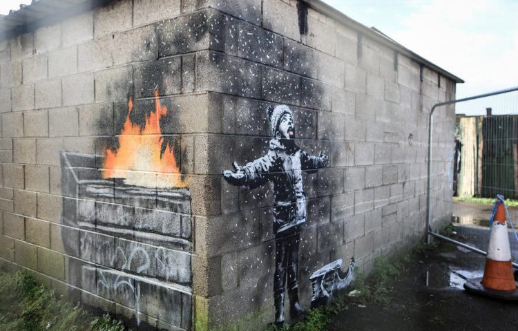 Гаражное граффити Бэнкси продали за кругленькую сумму: фото Гаражное граффити Бэнкси продали за кругленькую сумму: фото