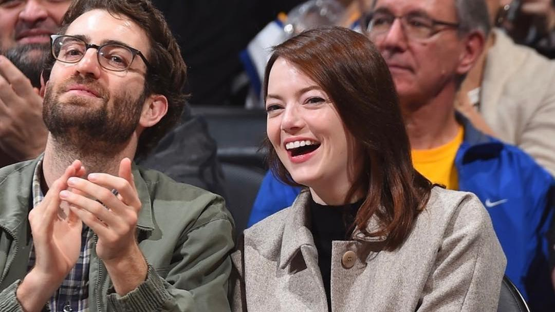 Эмма Стоун сходила на баскетбольную игру вместе со своим новым бойфрендом: неожиданные фото